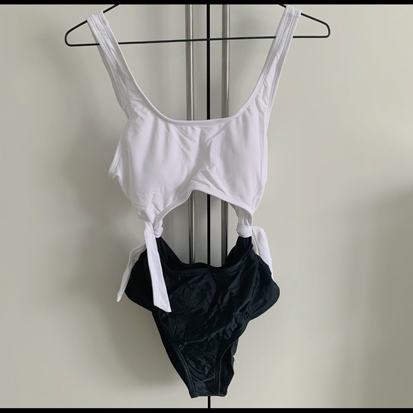 NEW! Fashionnova One-piece - Picture 1 of 3